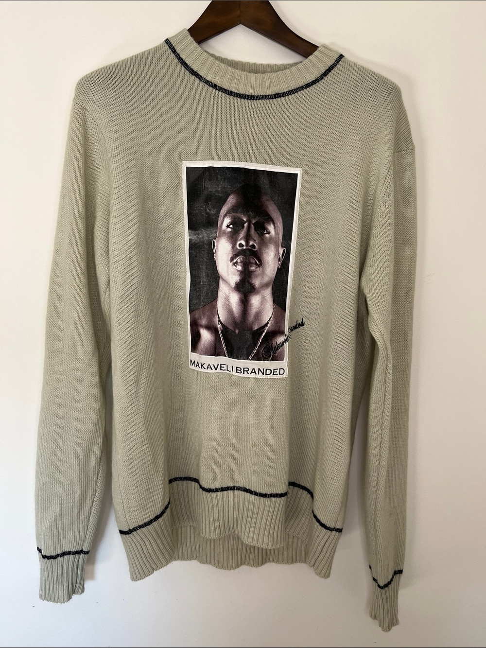 Makaveli Branded with Tupac Graphic Crewneck In Cream
Size Large